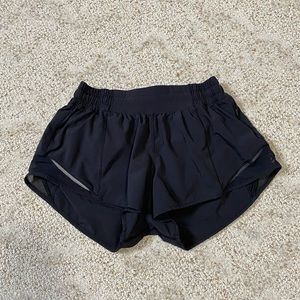Lululemon Hotty Hot Short II 2.5”